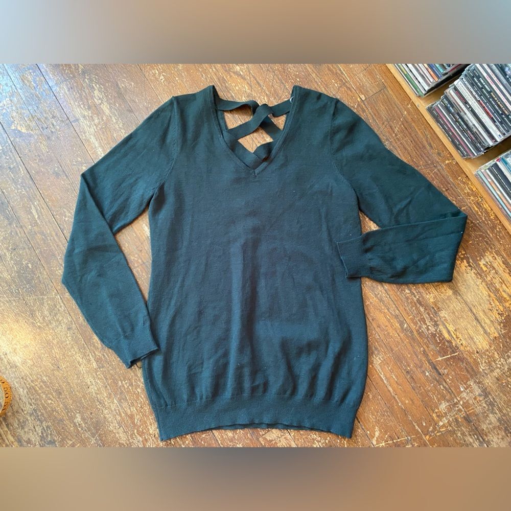Love Ellie Hunter Green Crossback Sweater size SM